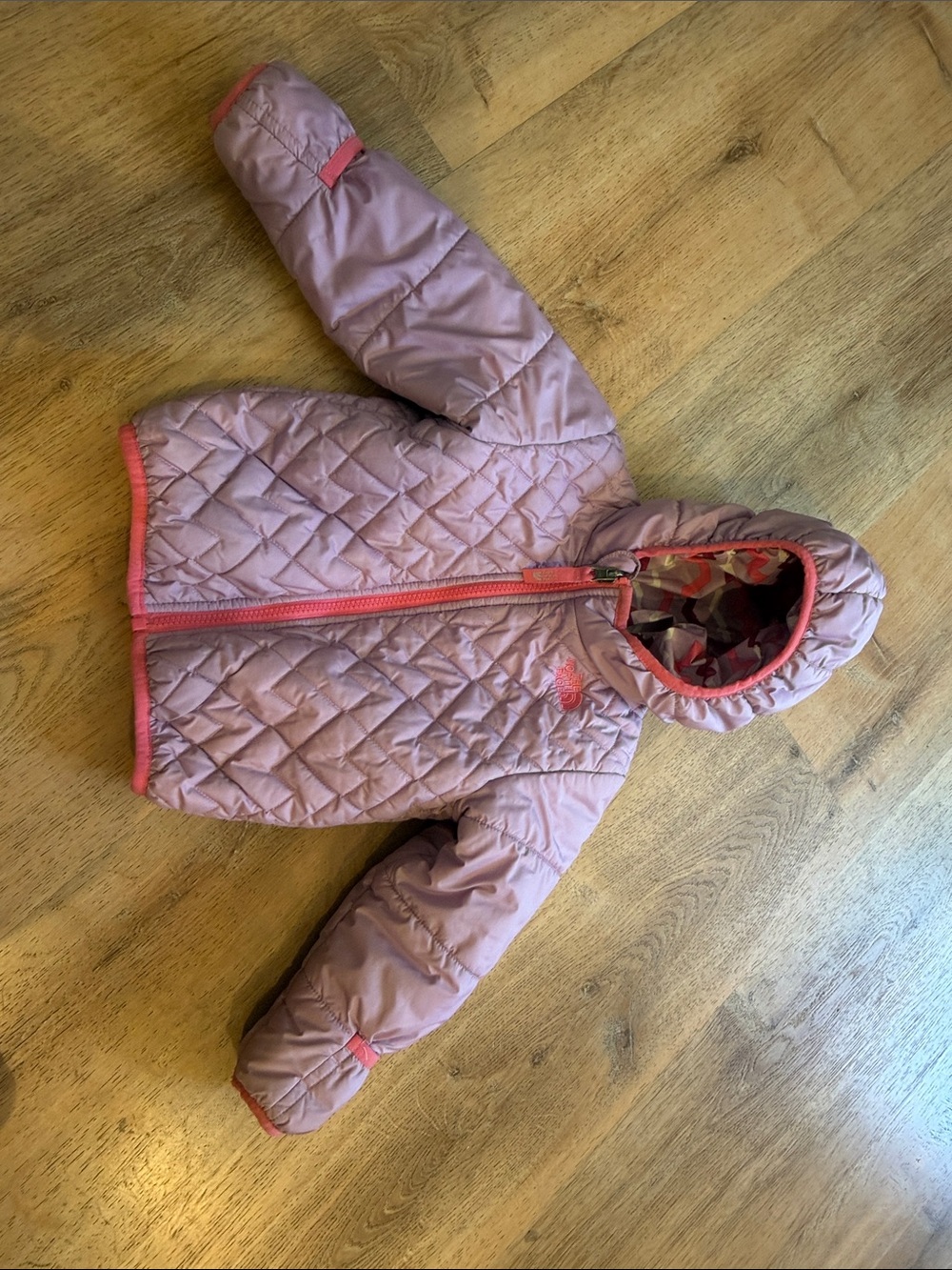 The North Face Girls lightweight  Quilted Hooded Jacket